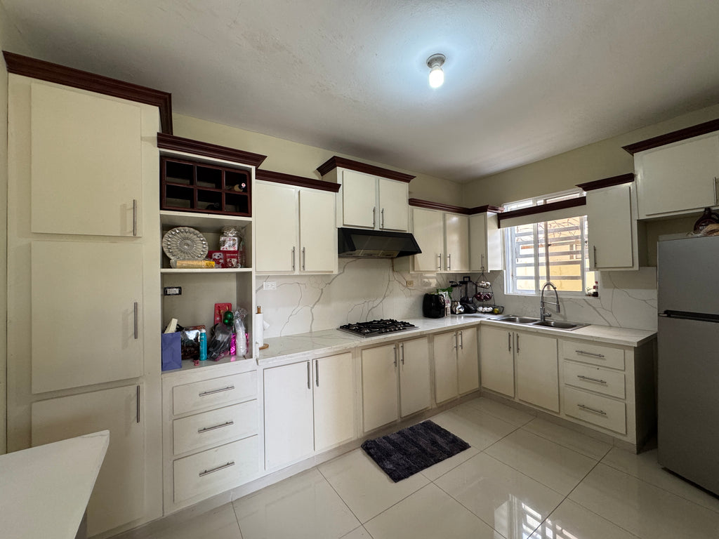 Casa Moderna 4 Habitaciones - Zona Residencial Privado ( Villa Delia, Moca )