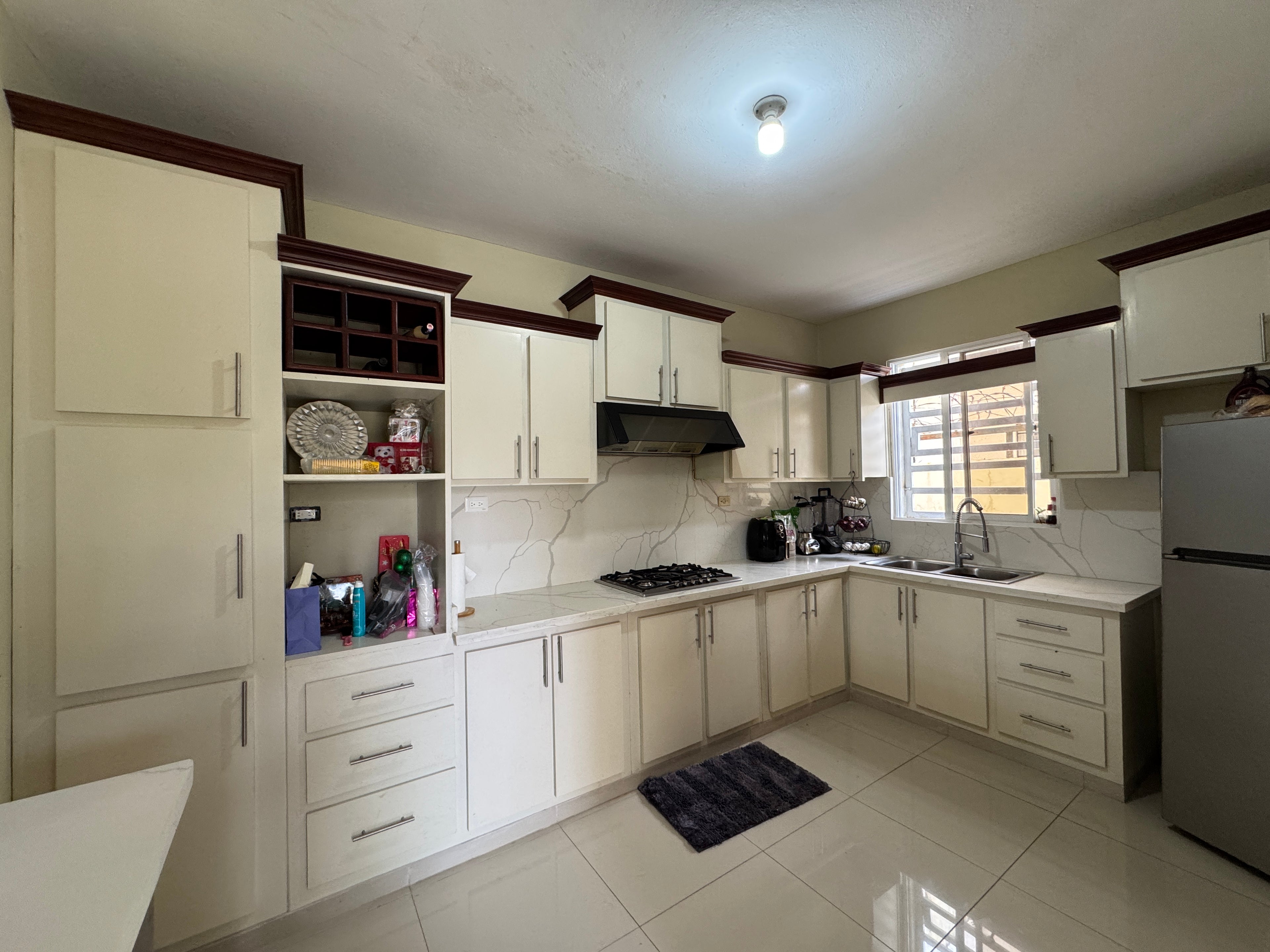 Casa Moderna 4 Habitaciones - Zona Residencial Privado ( Villa Delia, Moca )