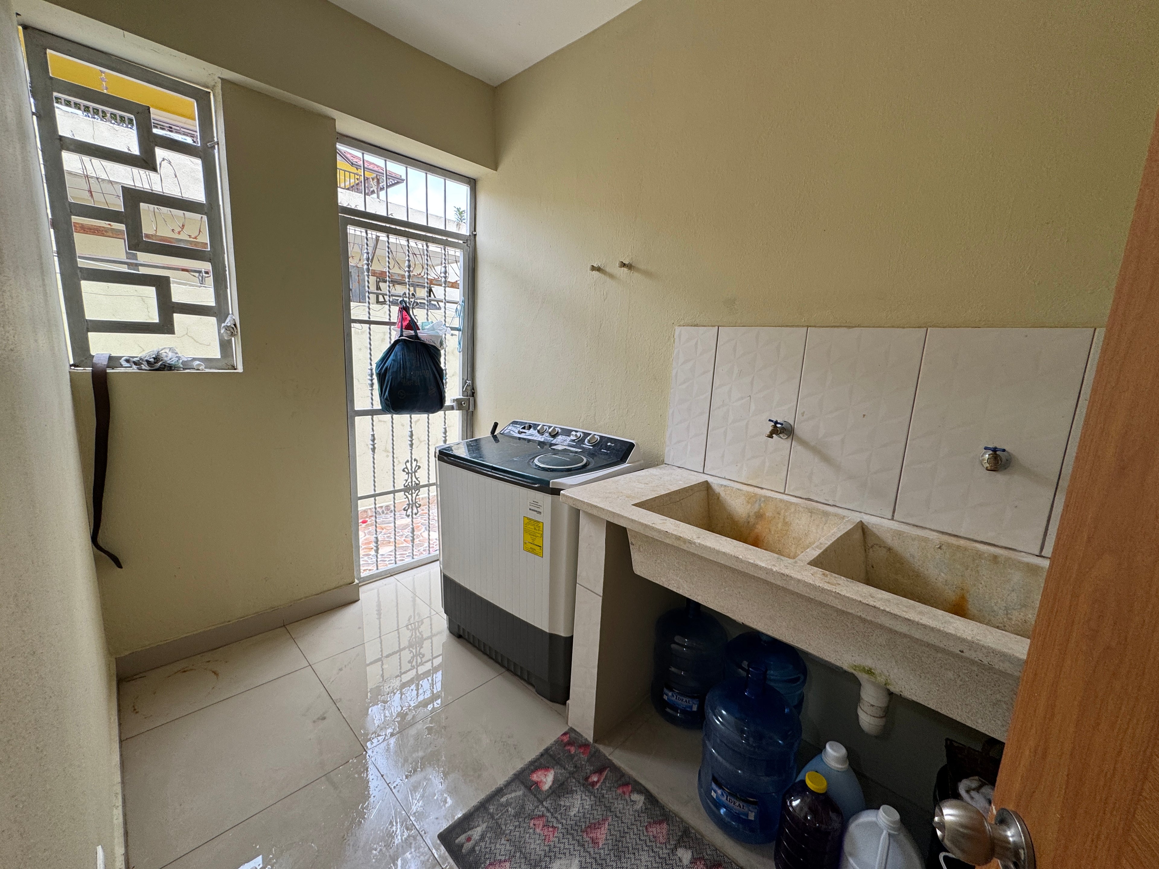 Casa Moderna 4 Habitaciones - Zona Residencial Privado ( Villa Delia, Moca )