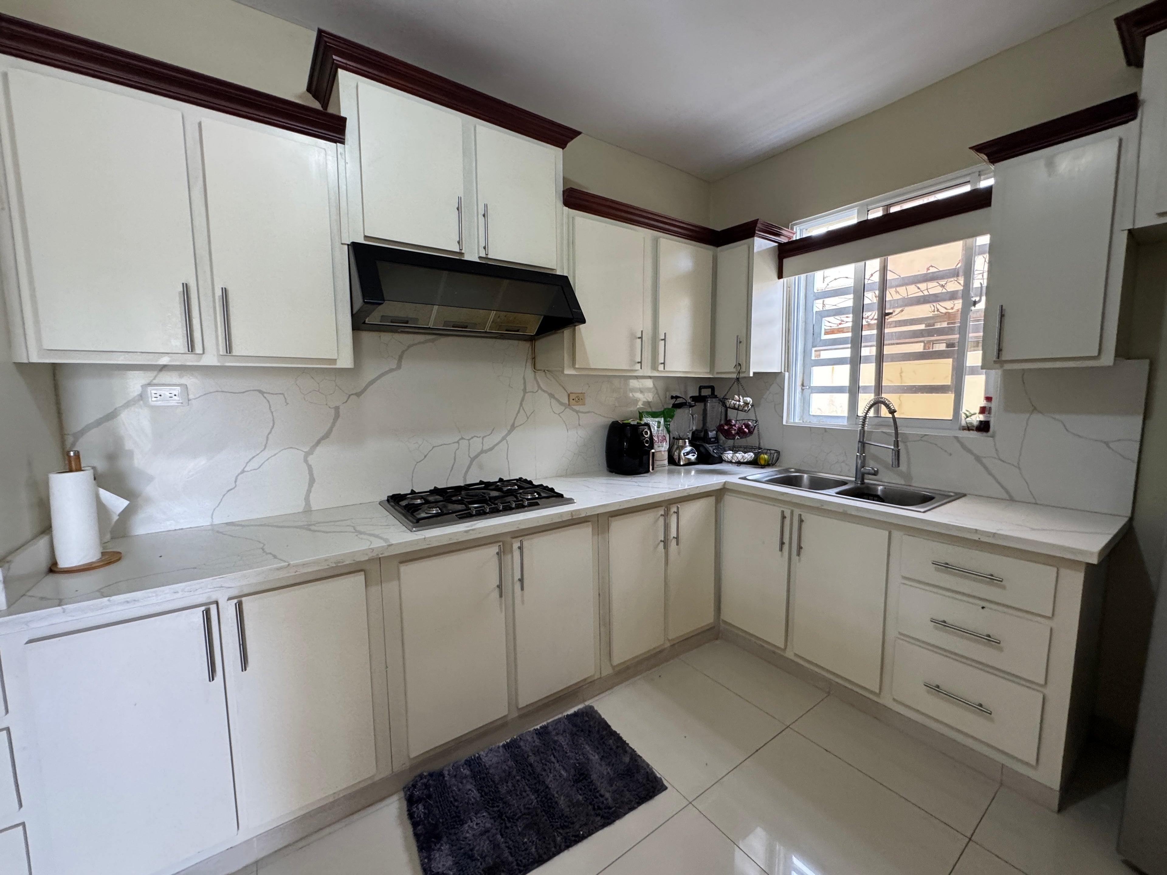 Casa Moderna 4 Habitaciones - Zona Residencial Privado ( Villa Delia, Moca )