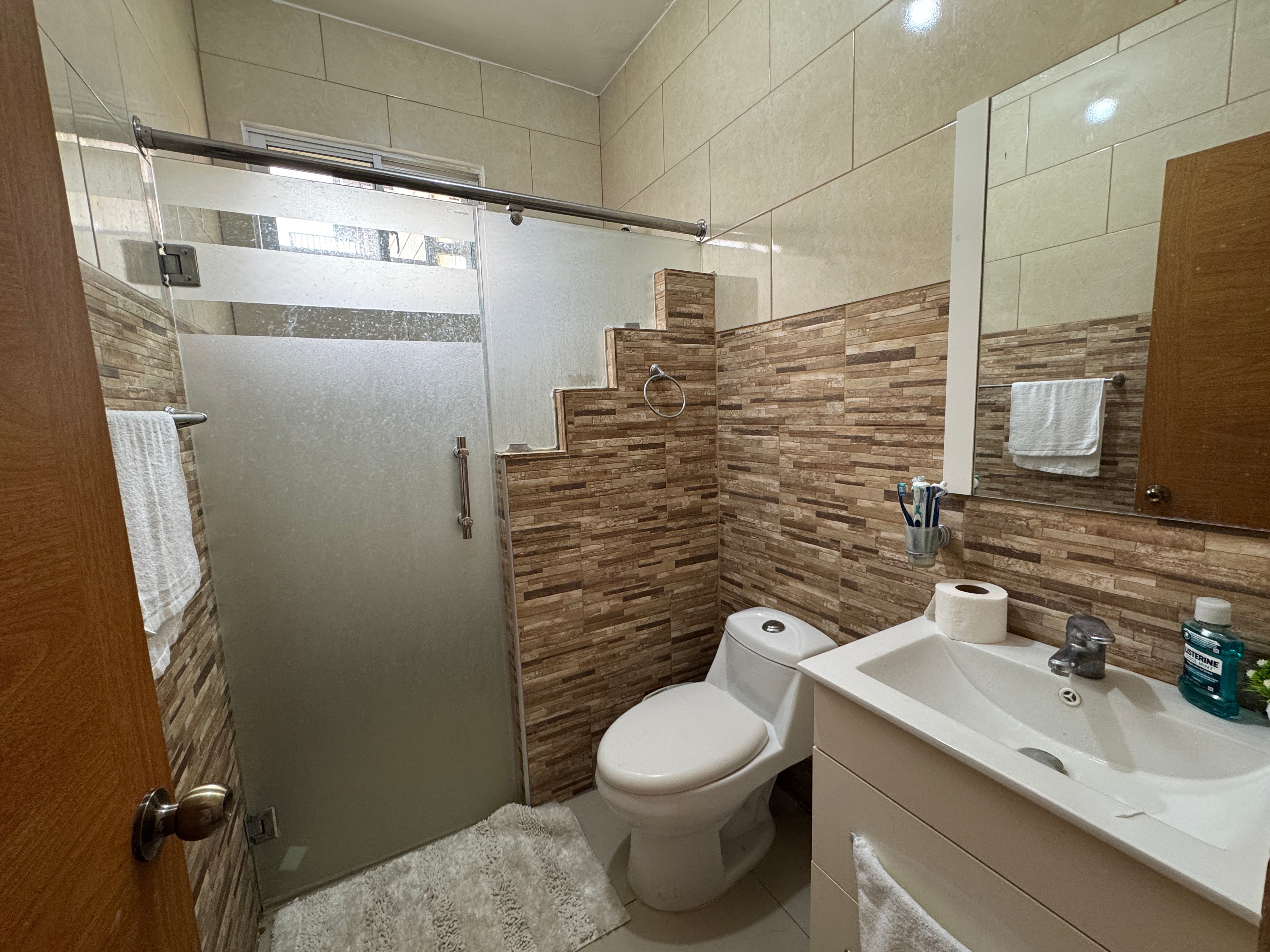 Casa Moderna 4 Habitaciones - Zona Residencial Privado ( Villa Delia, Moca )