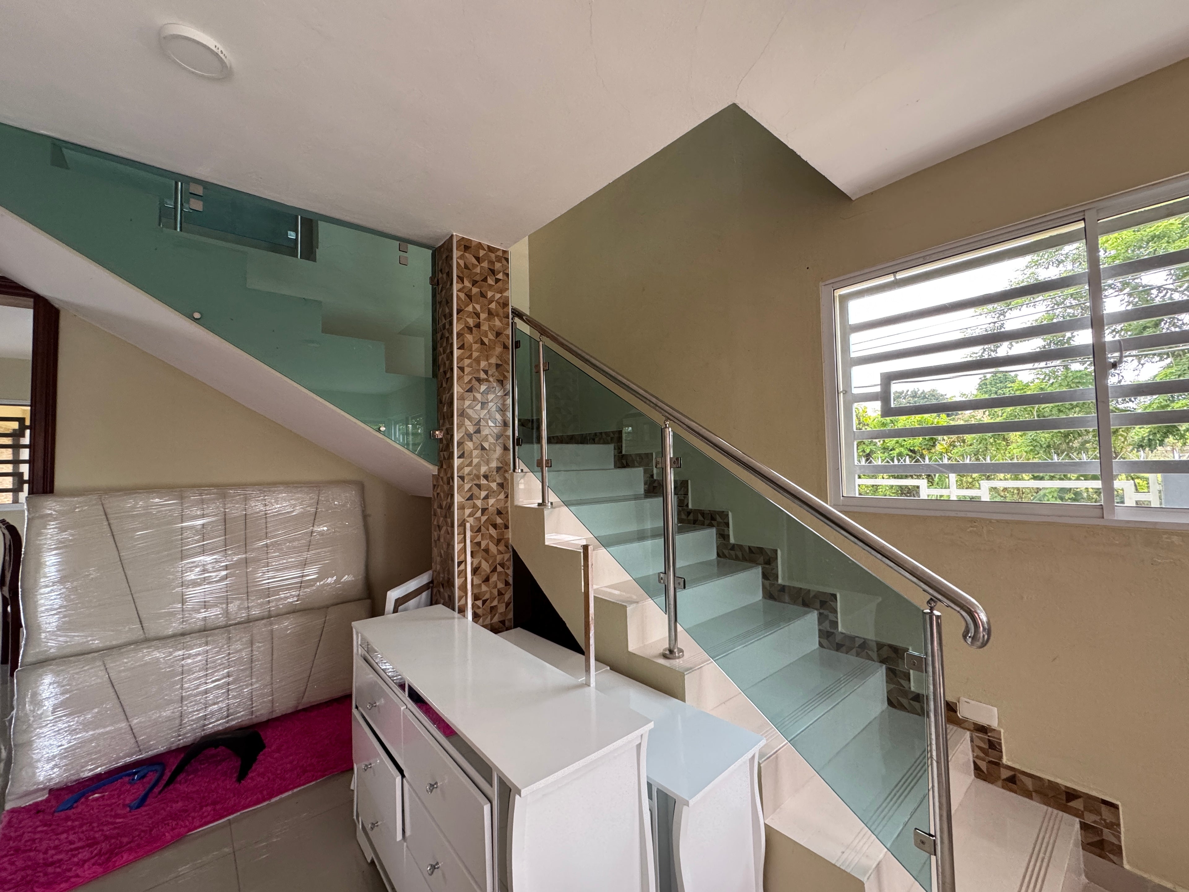 Casa Moderna 4 Habitaciones - Zona Residencial Privado ( Villa Delia, Moca )