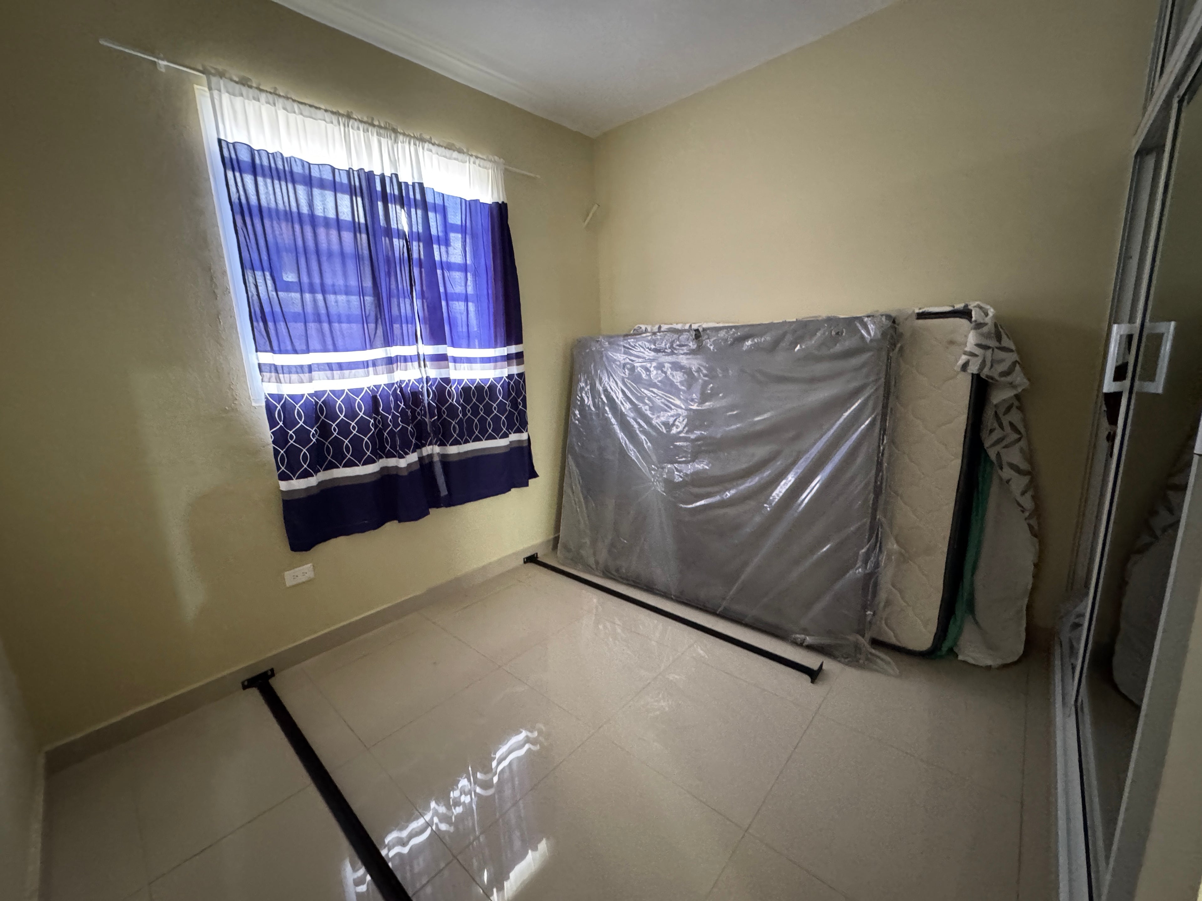 Casa Moderna 4 Habitaciones - Zona Residencial Privado ( Villa Delia, Moca )